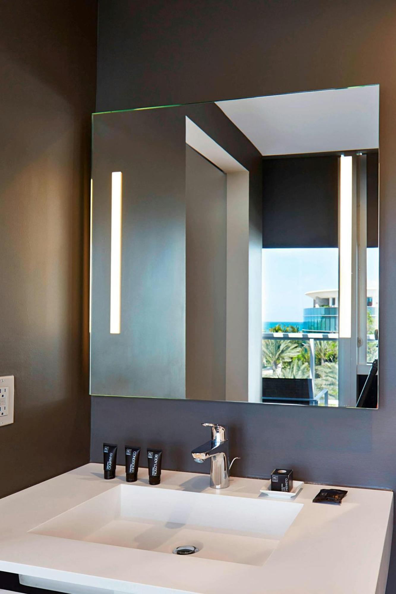 Ac Hotel By Marriott Miami Beach Bagian luar foto